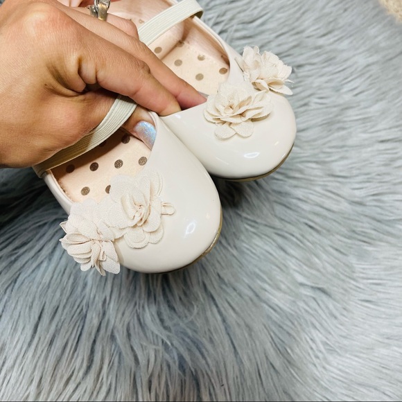 Self esteem glossy tan girls dress shoes - Picture 3 of 7